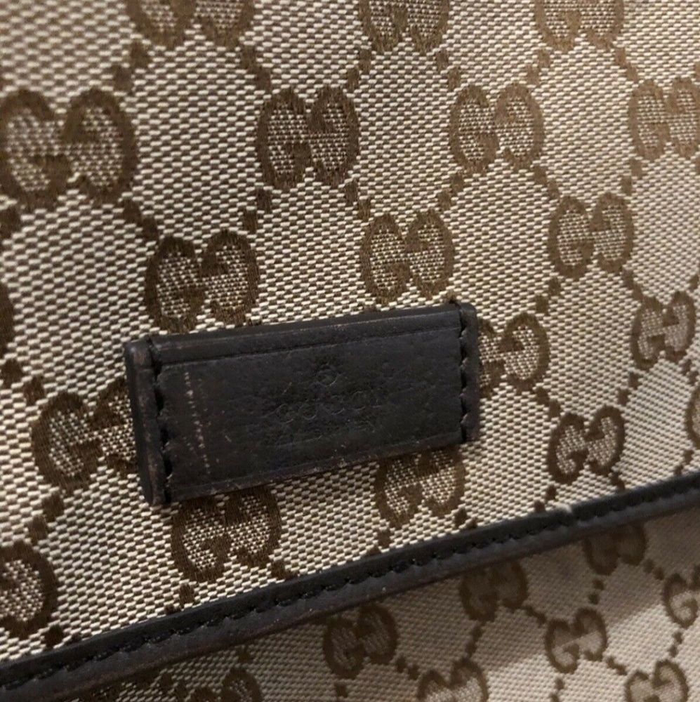 SOLD!! GUCCI 🔥 BEAUTIFUL CROSSBODY MESSENGER BAG - Picture 5 of 8